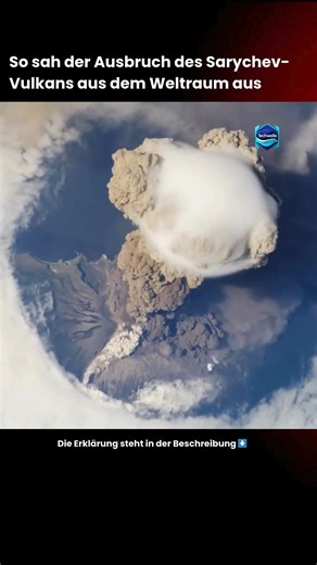 TechWelle on Instagram: "Am 12. Juni 2009 befand sich die Internationale Raumstation (ISS) zufällig in einer idealen Umlaufbahn. Dadurch konnte ein Astronaut den Sarychev-Vulkan genau in den frühen Momenten eines Ausbruchs fotografieren. Der Vulkan liegt auf Matua Island am nordwestlichen Ende der Kurilen, einer Inselkette nordöstlich von Japan. Beim Ausbruch stiegen dichte braune Aschewolken und weißer Wasserdampf explosionsartig in die Atmosphäre auf. Die Eruptionswolke war so groß, dass sie e