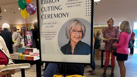 New Naples Barnes and Noble opens with a special appearance from author Janet Evanovich