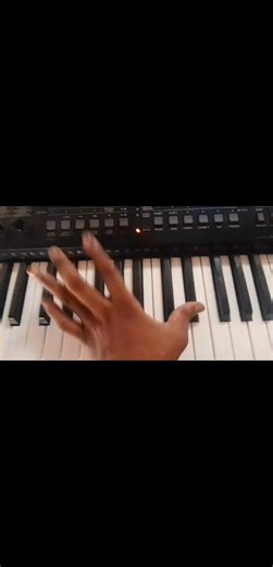 31K views · 664 reactions | siwezi waangusha here is seben bass lineskey F# 1----4----1-----5 progression | Isaac Keys | Facebook