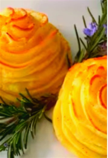 My favorite holiday recipe is bacon-crusted, apple cider braised pork tenderloin with duchess potatoes and spiced apple toddies! #food #holidays #fyp