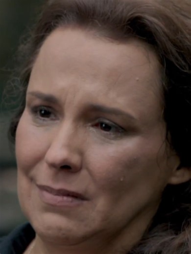 ANJO ARIEL 👼🏻 Emília não pode mais passar perrengue assim 😧 Agora só resta confiar no Pedro e pedir a ajuda dele pra libertar o Bê 🥺 #AlémDoTempo #EdiçãoEspecial #Novelas #TVGlobo