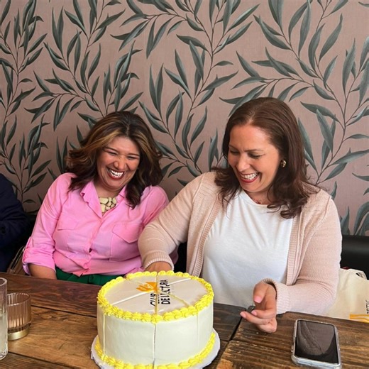 Un año más de historias compartidas 📚✨ En el Club de Lectura CETYS Alumni Ensenada, leemos, convivimos y donamos libros a la Biblioteca Comunitaria de nuestra Alma mater. Más que un Club, somos una comunidad unida por la lectura. ¡Les deseamos lo mejor para el 2026! | CETYS Alumni