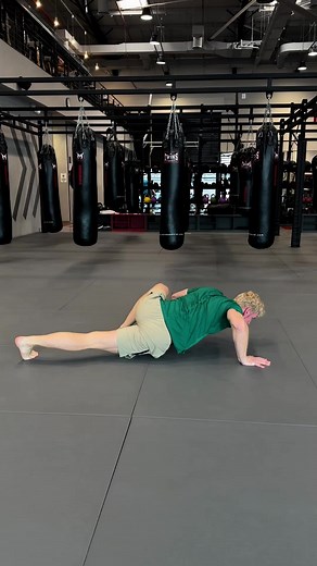 My old school Chameleon Walk. I’m interested to know: do you practice movement training and what got you started with it? My first touch with animal moves happened in my teenage years from Taekwondo classes. I also practiced different acrobatics I had seen in Jackie Chan movies. In my early 20s I took huge inspiration from Capoeira and it’s creative freedom. Since then, I’ve taken movement training a lot further through my own methodologies, research and inventions. After all these years it stil