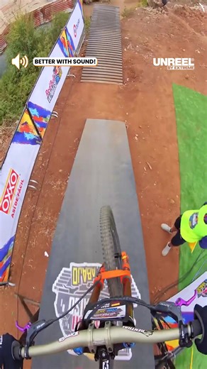 Conquer the world's biggest urban downhill: First-person ride through Red Bull Valparaíso!
