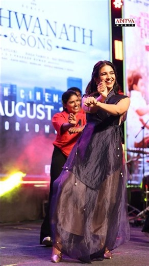 She came with her wings… 🦋And left with all our hearts♥️ | #MamithaBaiju #VASPreReleaseEvent #Kerala