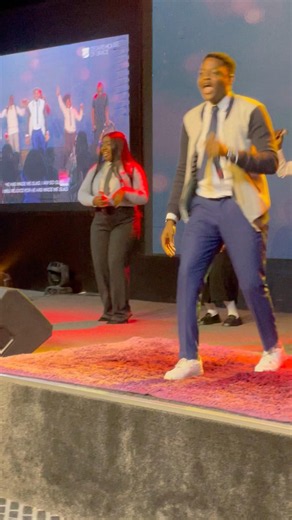 We are live! Welcome to church💃