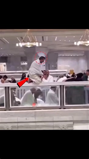 কাবা শরিফে এক বেক্তি সিমা লঙ্ঘন করেছে। #shorts