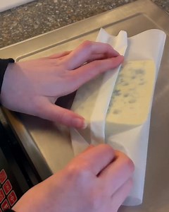 230K views · 2.4K reactions | Those are some impressive cheese-wrapping skills 燎朗 | FOODbible | Facebook