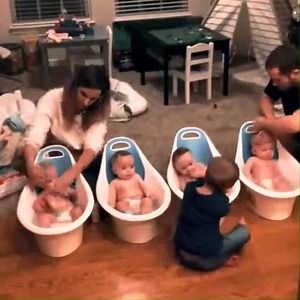 How parent take care quadruplet bath 👉👉👉 Join our group : We Love Babies | Newborn Baby