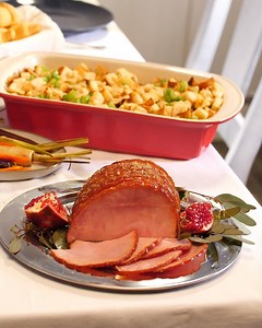 Just like your eatin’ pants, this Anytime Favorites Quarter Sliced Ham is the perfect fit for this year’s smaller Friendsgiving. | Smithfield