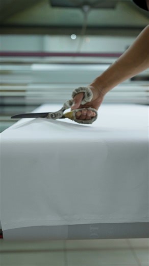 Seperti ini crafting jersey dengan metode sublime di BMS! BMS Troops senantiasa cek dengan rapi dan teleiti agar warna masuk ke bahan jersey lho! Yuk konsultasi sekarang dan lihat langsung hasil sublimnya! #BMSGraphics #BMS | BMS Graphics