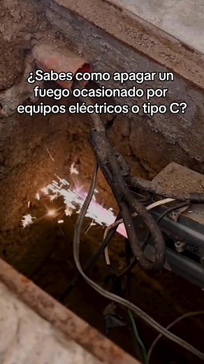 Cómo Apagar Incendios Eléctricos de Forma Segura