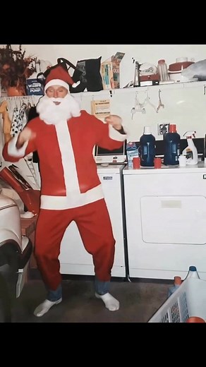 Drunk Santa dance | Carlton Bowling | Facebook