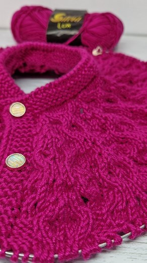 Reviviendo el modelo 1 del canesú Kuyay circular en este Reel. 💫 ¿Recuerdas el tutorial que subimos en el 2021? ¡Si ya lo tejiste, déjame saber en los comentarios cómo te quedó! Si aún no lo has probado, ¡corre a ver el tutorial y ponte manos a la obra! 🧶✨ #TejidoCircular #CanesúKuyay #TutorialTejido #HechoAMano #AmoraAlTejidoPerú" | Amor al Tejido PERÚ