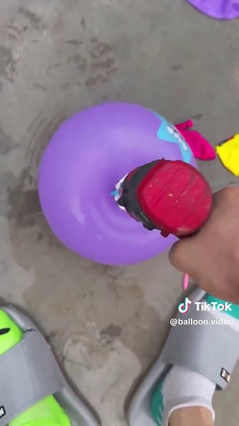 ASMR Balloon Experience for Relaxation and Satisfaction