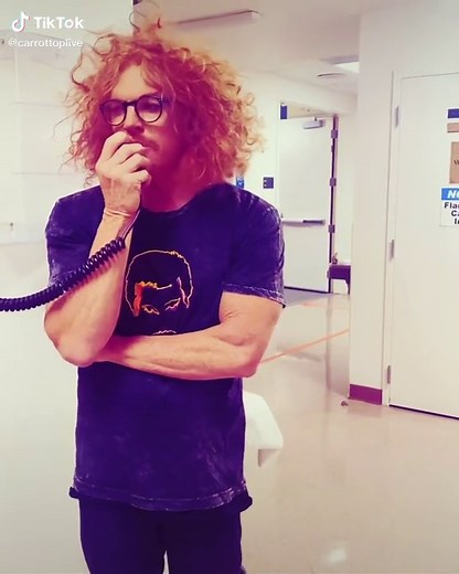 Carrot Top Comedy Routine: Hilarious Stand-Up Moments