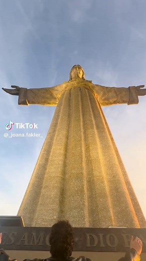 Visite o Santuário de Cristo Rei em Lisboa