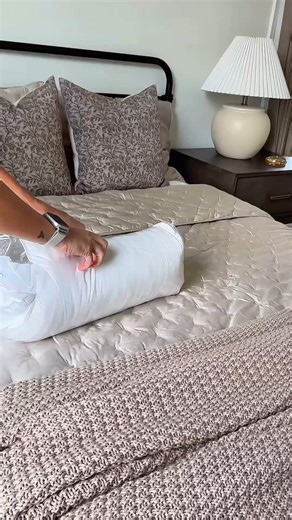 Follow Comment SHOP for 🔗 These Amazon pillows are giving designer comfort for less! 💤🤍 Perfect for refreshing your bed, sofa, or guest room. They are plush, supportive, and super affordable 🙌 Comes in multiple sizes so you can find your perfect fit 🛏️ #amazonpartner #amazonaffiliate #ad #amazonfinds #AmazonHomeFinds LinkDM *127* | Modern Farmhouse with Audrey