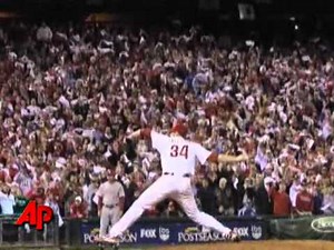 Halladay Throws No-hitter in Win Over Reds