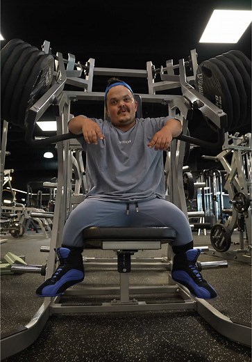 Dwarf Juggernaut: Powerlifting Insights and Gym Life