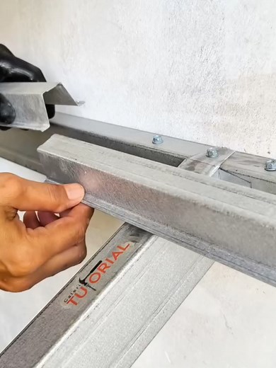 Teknik Menyambung Reng Baja Ringan secara Efisien