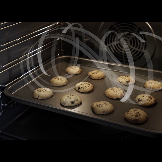 Le four Arthur Martin à Air Brassé, pour une cuisson homogène et des plats réussis à tous les coups 👌 Une cuisson parfaite de cookies nécessite du doigté et de la technique. Le four Arthur Martin est doté d'un ventilateur à air brassé qui permet de diffuser l'air chaud dans un mouvement circulaire, pour une distribution uniforme de la chaleur dans le four. L'avantage du système Air Brassé réside dans l'homogénéité de la diffusion de l'air chaud à l'intérieur de la cavité. Le ventilateur dist