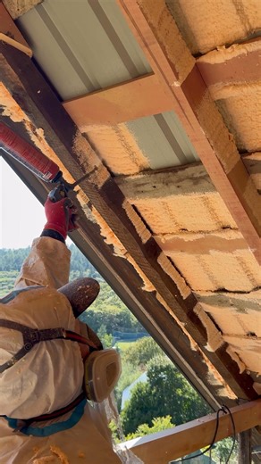 Smartech solutions support warmth and indoor comfort all year round. #sprayinsulation #sprayfoaminsulation #homeinsulation #thermalsinsulation #construction | SmarTech.prof