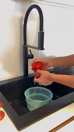 246K views · 2.5K reactions | Recette: Poisson blanc سمك أبيض Ail ثوم Huile زيت Tomates طماطم Pommes de terre بطاطا Poivron rouge فلفل أحمر Coriandre كزبرة Sel ملح Poivre فلفل أسود Paprika فلفل أحمر Cumin كامون Jus de citron عصير الليمون Chilli فلفل حار #fish #ramadan #poisson #tajine #maroc | Sanagreenkitchen | Facebook