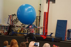 Climb in Balloon Act - Balloon Man - Giant Balloon Show