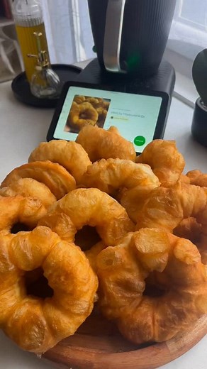SFENJ 🇩🇿 #sfenj #beignet #dz #algerie si le Thermomix ça t'intéresse, n'hésite pas à m'envoyer un petit message sur WhatsApp, mon numéro de téléphone se trouve dans mon profil | Miya cuisine