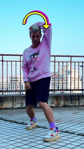 Танец в профиле🤪#танцуюпоэмодзи #учисьвтикток #туториал #туториалтанцы #обучалкатанцам #освойэто