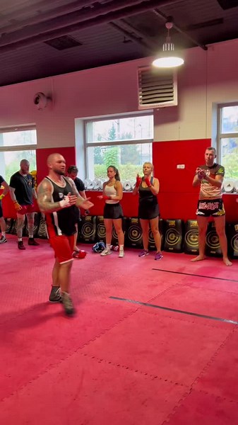 Piąteczka po dobrym sparingu! 🥊🔥 #sparingi #halny #halnygym #halnyns #nowysacz #training #sparingtraining