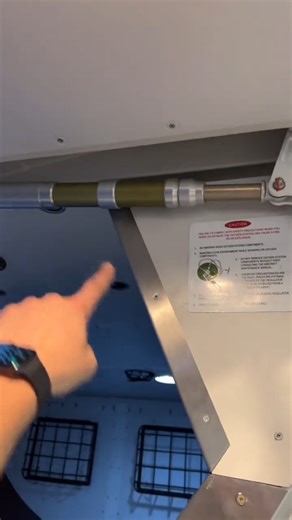 Come change a Crew O2 bottle with me. #aviation #aircraftmechanic #aircraftmaintenance #avgeek #pilotlife #airline | Aircraft Mechanick