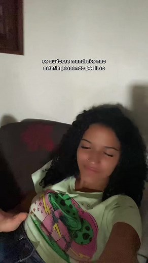 tava era num baile embrazando ao som dessa musica