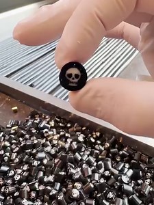 501K views · 6.5K reactions | Halloween Candy Making   It's a Skull Design! 勞 | Rocks & Rolls Candy | Facebook
