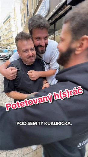 Bavil vás tento náš trip? 🥹 Tak veríme, že ste si ho užili, lebo v tomto zložení BOL VRAJ POSLEDNÝ 😂😂😂😂 …a možno sa @Martin Vanko zajtra na ceste domov rozdýcha a budú vás môcť spolu s @Oliver Oswald @Samuel Procházka a Kamilou ešte niekedy pobaviť 😂 Vorvi, nezabudni dezinfikovať a krémovať, nech ti tento suvenír z prstov tak skoro nepovypadáva 😂🫶🏻