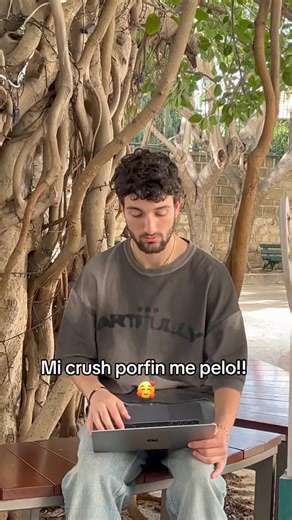 ✨ ¡El amor no conoce límites, ni siquiera en el reino digital! ...