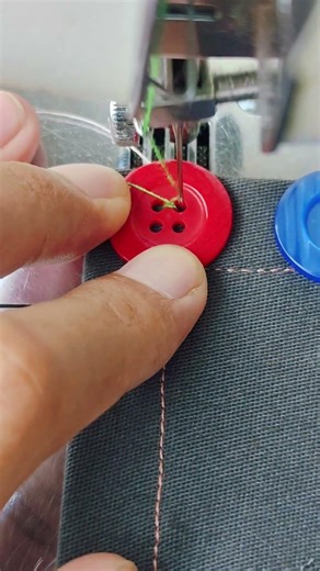 Se5 button using a Janome sewing machine #sewingtechnique