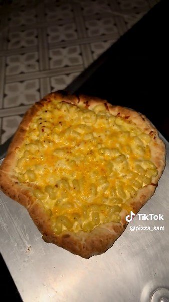 Delicious Mac and Cheese Pizza Recipe