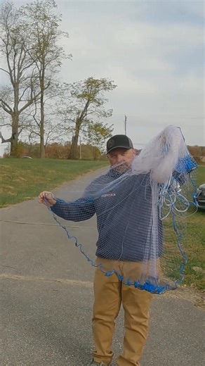 How to throw a 7ft cast net EASY!#fishing #nettingfishing #netting #fishinggear #fishingboat #fishingtrip #fishingpole #fishinglure #fishingtackle #fishingline #fishingknots #castnet #fishingislife #fishingaddict #fishingislove #castnetfishing | William Johnson