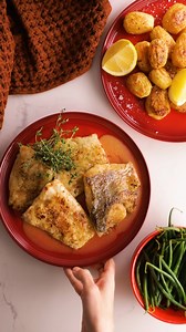 Golden seared fish fillets, a squeeze of fresh lemon, and a #LeCreuset Stainless Steel Frying Pan that knows the secret to perfect cooking. Here’s to a meal that warms the heart and delights the palate! 🍋🐟 Serves: 4 Preparation Time: 10 minutes Cooking Time: 10 minutes Ingredients 100g flour 4 white fish fillets (roughly 600g) 30ml olive oil 100g salted butter Salt and pepper 2 lemons Method Pour the flour onto a large plate and season with salt and pepper. Thoroughly dust the fish fillets in 
