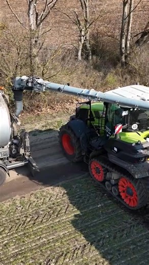 Manure loading and spreading through lovely machinery | Big Machines