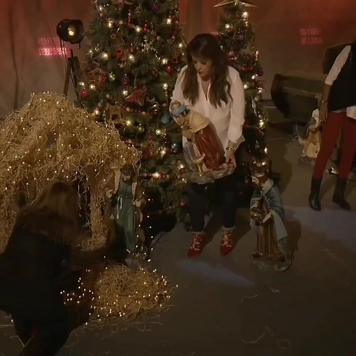 Celebremos juntos la alegría de la Navidad. Que esta temporada esté llena de risas y momentos especiales, acompañen su día escuchando este disco de Navidad con Pandora que es perfecto para la ocasión. xoxo. ° ° ° #maytelascurain #isabellascurain #fernandameade #pandora #pandora #may #fer #isa #mayte #isabel #fernanda #fyp #parati #foryou #feliznavidad #navidadconpandora #grupopandora #navidad