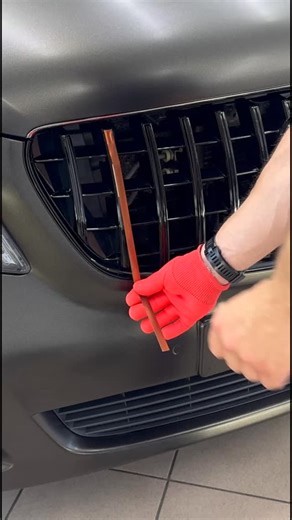 VisuaFlow Studio on Instagram: "Mercedes V-Class Grill Copper Stripes: Fluid Luxury Accent ✨🟤 Copper lines flow across the grill to add warmth and depth without overpowering the front end. This VISUAFLOW accent focuses on symmetry, spacing, and smooth vinyl tension for a gallery-clean finish. Pure visual balance with a premium touch. Would you choose copper over chrome? 🤍 #MercedesVClass #GrillAccent #CopperDetail #CarStyling #VinylWrap #VisualFlow"