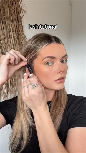 For my girlies struggling to apply falsies… hope this helps 🫶🏼 #lashtutorial | Best Clip