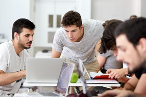 Estos son los ‘bootcamps’ que pueden abrirte la puerta a trabajar como analista web, desarrollador Full Stack u otras profesiones con mucho futuro