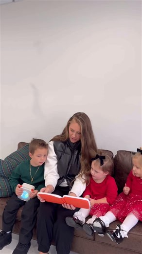 Jenna Compono on Instagram: "#AD Ditching the tablet battles like… 🙌 Meet Yoto: screen-free stories, songs, and podcasts that keep the kids busy and me sane. #ParentingWin #ScreenFreeFun #YotoTime”@YotoPlay_US"