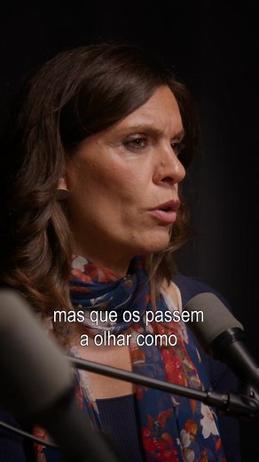 André Ventura escreveu sobre mim, nas redes sociais, com uma foto minha na CNN, diz que passei de um "tacho" a outro e "odeio" o Chega. Vejamos, o percurso de ambos, o dele e o meu, face aos "tachos". E porque o Chega quer fazer de Portugal um Bangladesh. Sou professora na UNL, ganho 2400 euros, e, na RTP, 2/3 do que ganhava ia para o Estado, por ter exclusividade como docente. O vídeo que irritou Ventura é onde explico, e fi-lo pro bono, porque o Chega é uma organização perigosa, fascista, cujo