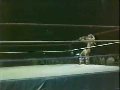 Andre the Giant attacks camera man news story 1989