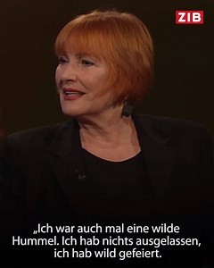 „Ich war auch mal eine wilde Hummel.“ Die Schauspielerin und Autorin Chris Lohner zeigt Verständnis für das Feierbedürfnis junger Menschen. Statt sie zu stigmatisieren, solle man sie im Kampf gegen das Coronavirus „ins Boot holen“. Das sagt sie bei „Im Zentrum“: | Zeit im Bild